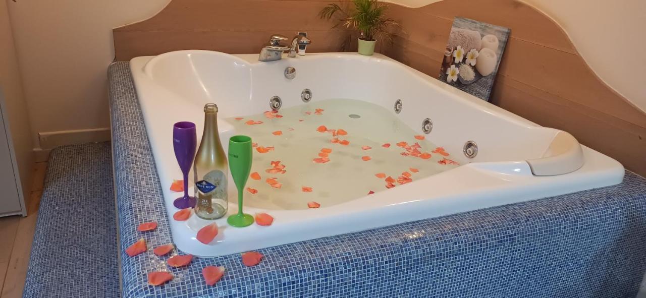 Central Terrace Escape With Jacuzzi Timisoara Exterior photo